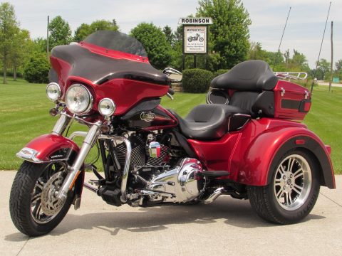 2012 Harley-Davidson Tri Glide FLHTCUTG   - ONLY 6,000 Miles - Throaty Rinehart Exhaust