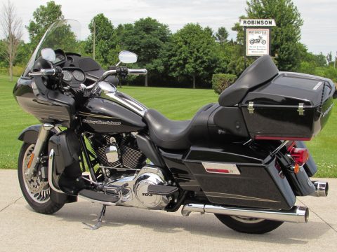 2011 Harley-Davidson Road Glide ULTRA FLTRU  - 6,500 Miles - New Tires - Serviced and Certified