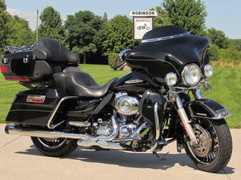 2011 Harley-Davidson Ultra Limited FLHTK   - $5,500 in Customizing - Bluetooth, ABS, Cruise