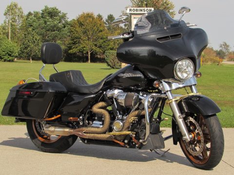 2018 Harley-Davidson Street Glide FLHX   - 1 Owner - Over $16,000 in Options - 28,000KM