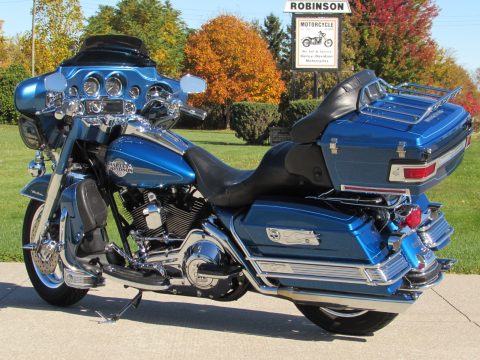 2005 Harley-Davidson ULTRA Classic FLHTCU  - $15,000 in Chrome / 103 Motor - Fully Certified